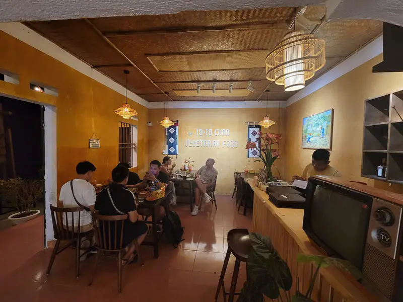 ToTo-Chan Restaurant & Vegetarian Options - ảnh 6