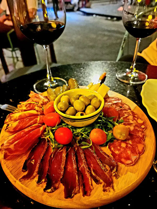The Hoianian- Wine bar & restaurant - ảnh 3