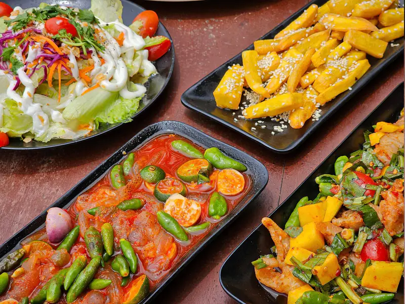Tiệm Gà Lưng Chừng Đồi - ảnh 5