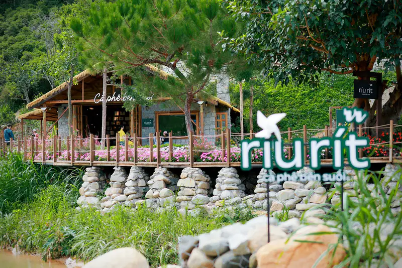 Ríu Rít cà phê bên suối - ảnh 5