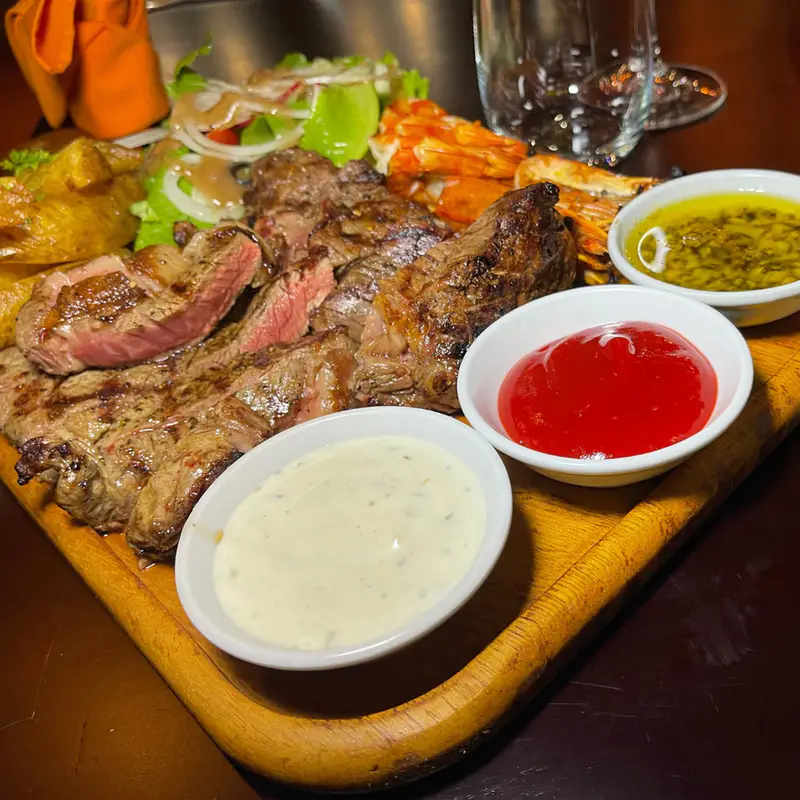 Hoi An Steakhouse Riverside - ảnh 6