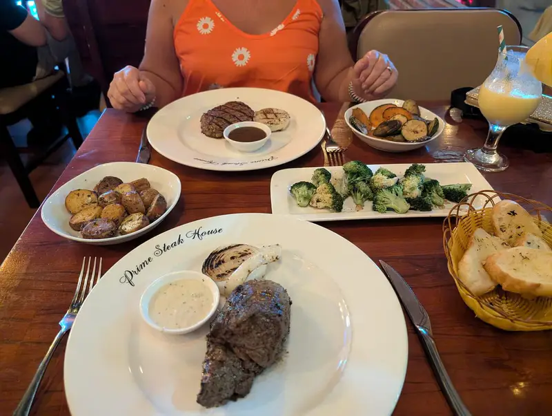 Hoi An Steakhouse Riverside - ảnh 3