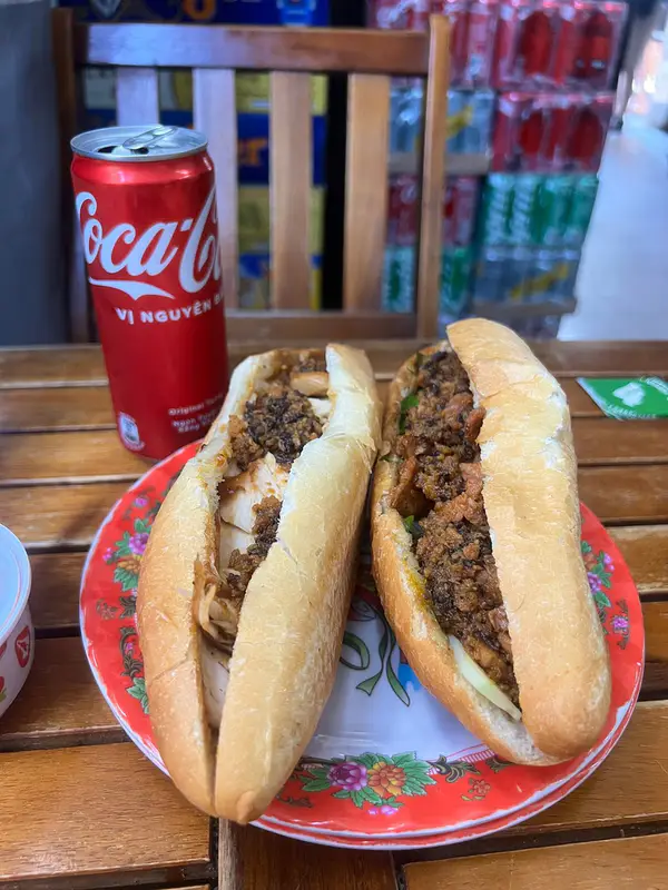 Madam Khánh - The Bánh Mì Queen - ảnh 2