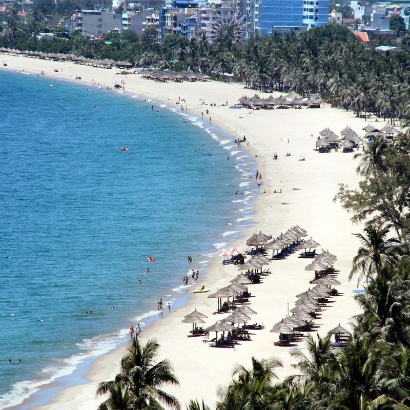 Bãi biển trung tâm Nha Trang - ảnh 5