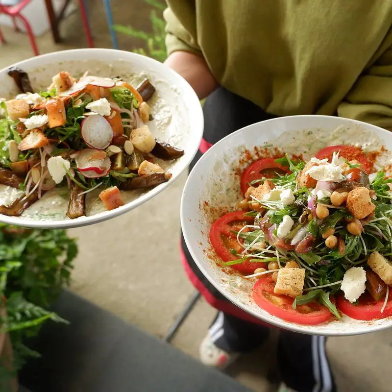 Moto Laurie Cafe - ảnh 4