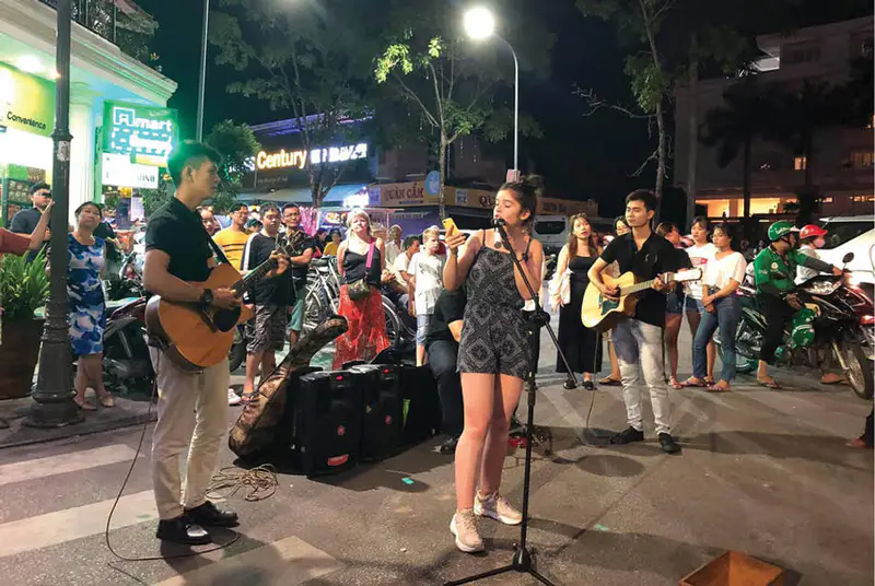 Phố tây Huế - ảnh 3