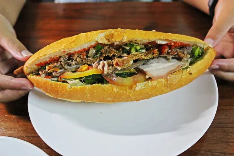 Madam Khánh - The Bánh Mì Queen - ảnh 7