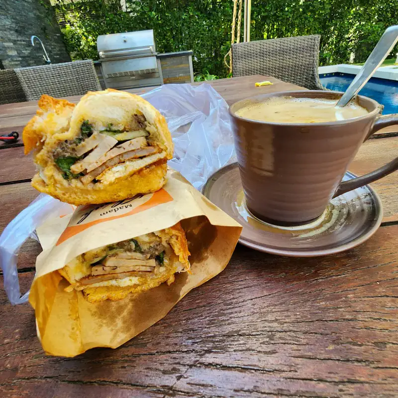 Madam Khánh - The Bánh Mì Queen - ảnh 6
