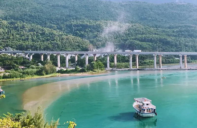 Bãi biển Lăng Cô - ảnh 2