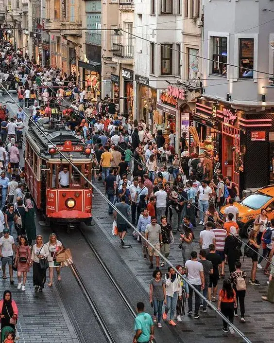 Istiklal Caddesi: Đại lộ đi bộ - ảnh 4