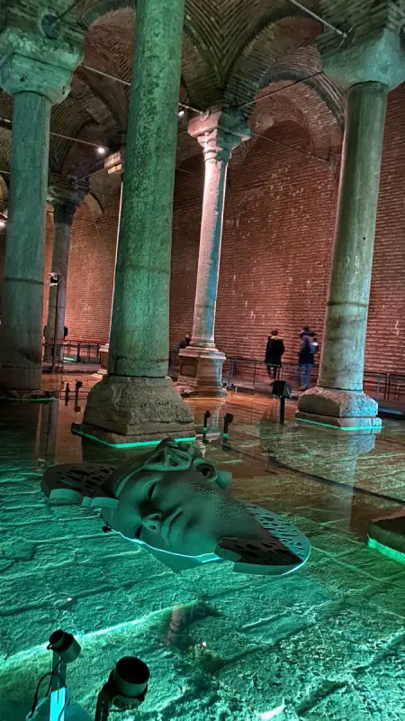 Basilica Cistern: bể chứa nước ngầm - ảnh 6