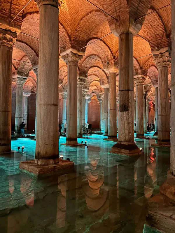 Basilica Cistern: bể chứa nước ngầm - ảnh 7