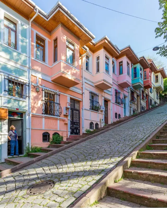 Kuzguncuk Evleri: Những ngôi nhà gỗ Ottoman nhiều màu sắc - ảnh 2