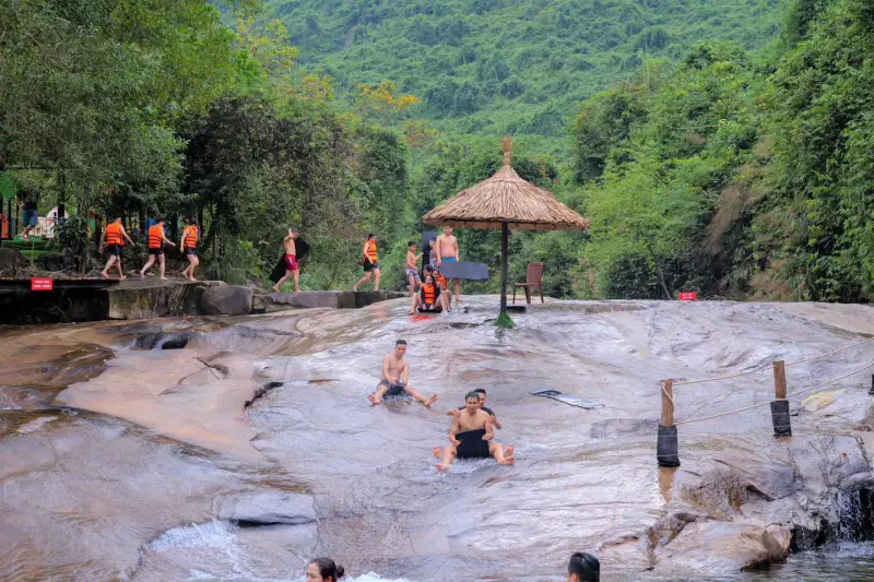 Bạch Mã Village - Thác trượt Bạch Mã - ảnh 3