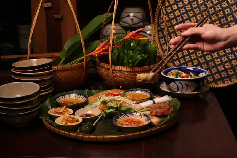 Nhà hàng Bánh Gánh – 2