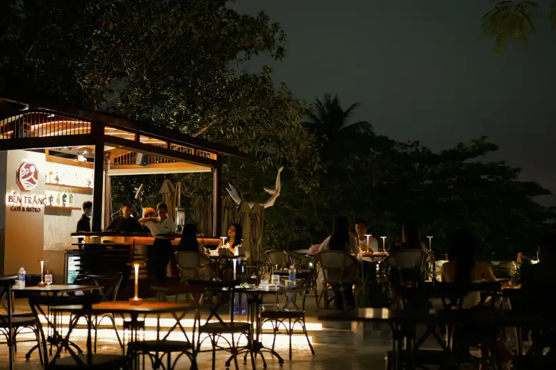 Bến Trăng Café & Bistro - ảnh 2