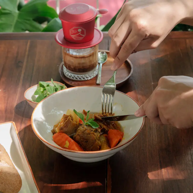 Bến Trăng Café & Bistro - ảnh 4