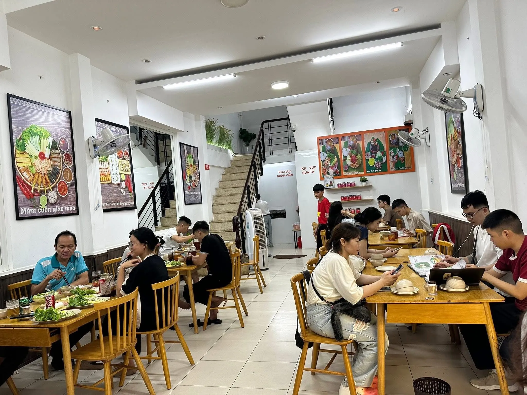 Hít Hà - Thế Giới Đồ Cuốn - ảnh 3