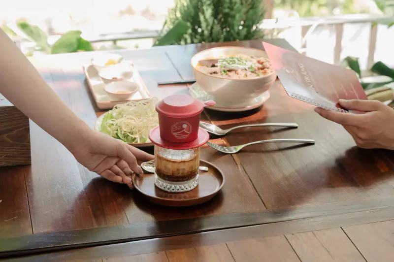 Bến Trăng Café & Bistro - ảnh 8
