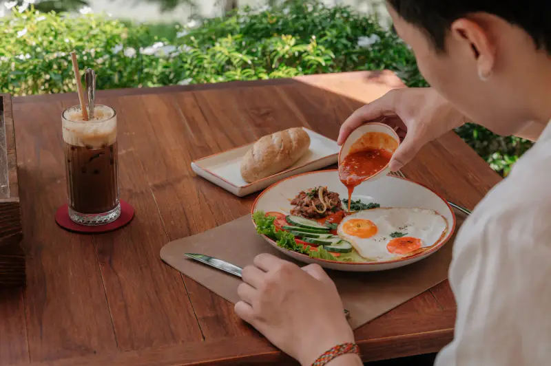 Bến Trăng Café & Bistro - ảnh 6