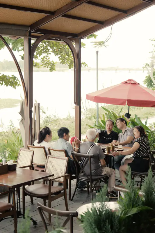 Bến Trăng Café & Bistro - ảnh 7