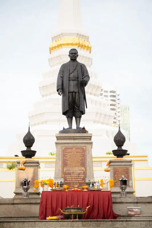 Chùa thuyền Wat Yannawa, Phra Aram Luang - ảnh 4