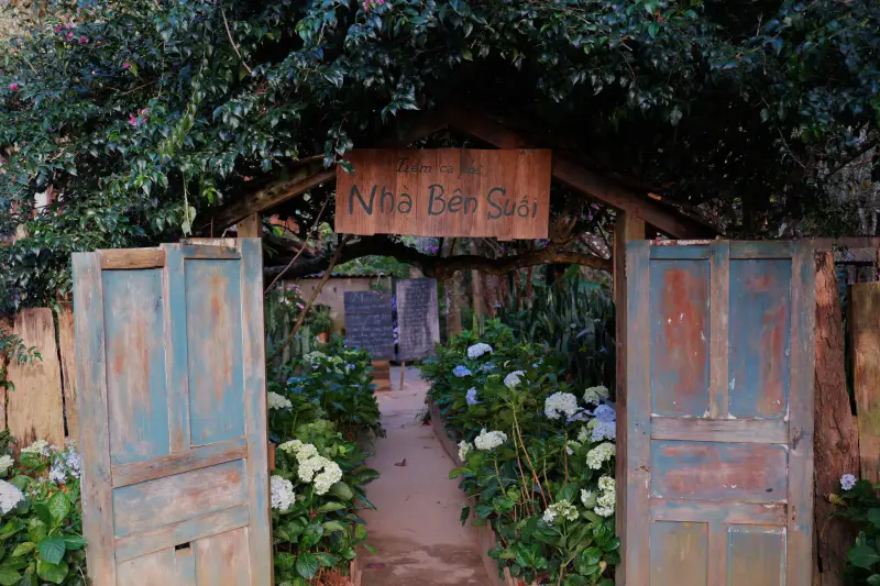 Tiệm cà phê Nhà Bên Suối - ảnh 4