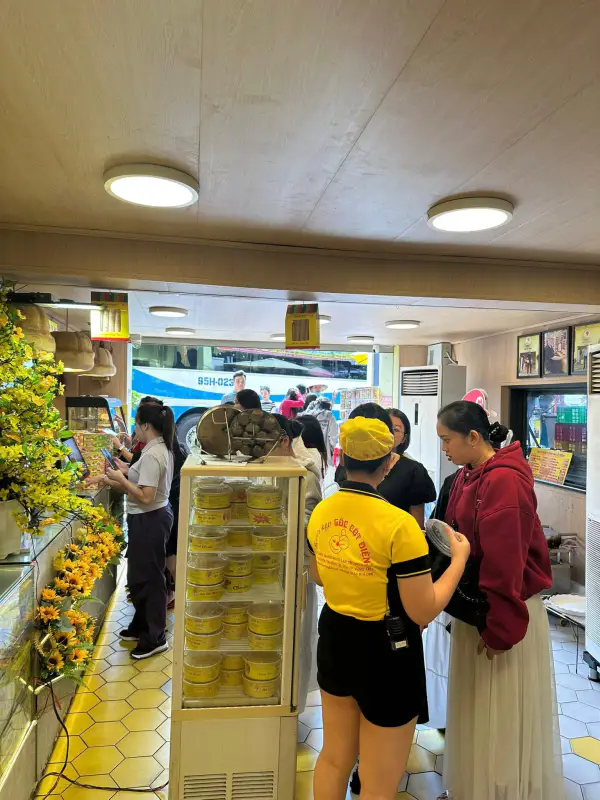 Bánh Bông Lan Trứng Muối Gốc Cột Điện - ảnh 2