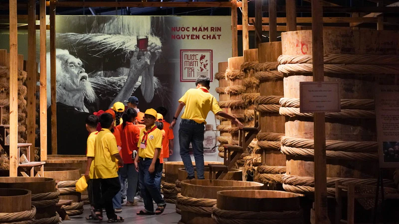 Bảo tàng nước mắm Làng Chài Xưa - Fish Sauce Museum - ảnh 2