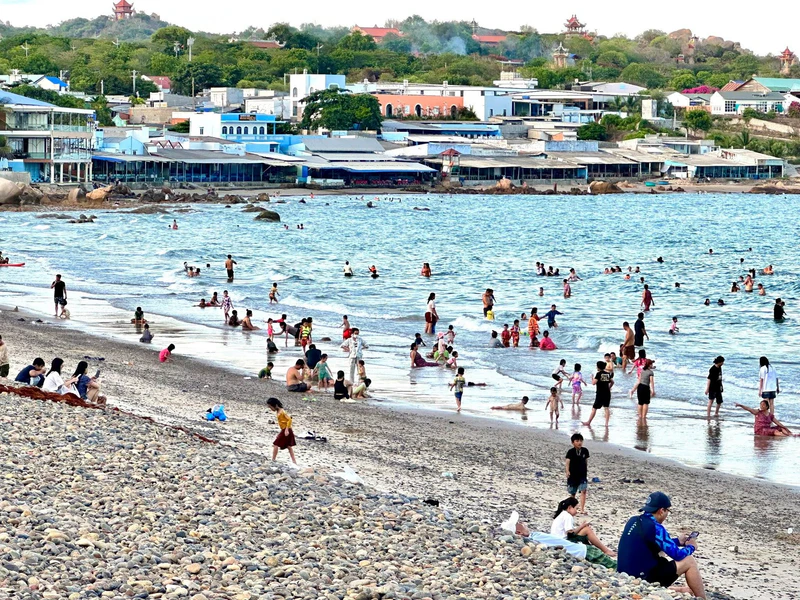 Bãi Biển Cổ Thạch - ảnh 8