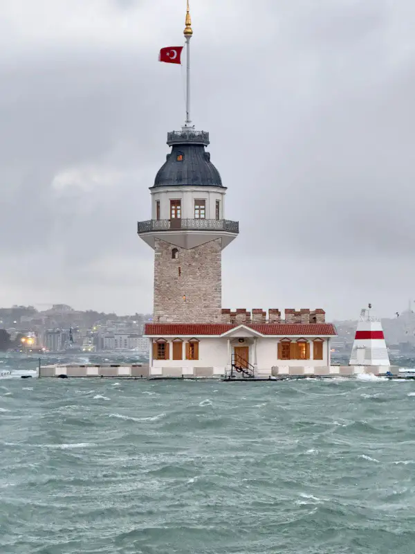 Maiden's Tower (Tháp Trinh Nữ) - ảnh 4