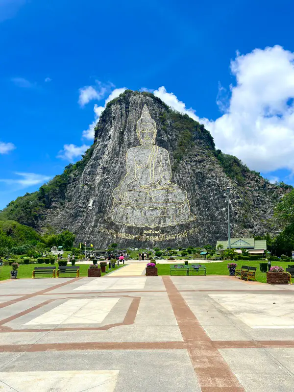Núi Phật Vàng Pattaya - Điểm Đến Tâm Linh Và Văn Hóa - ảnh 2