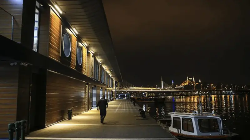 Karaköy Pier:  Bến tàu lịch sử - ảnh 3