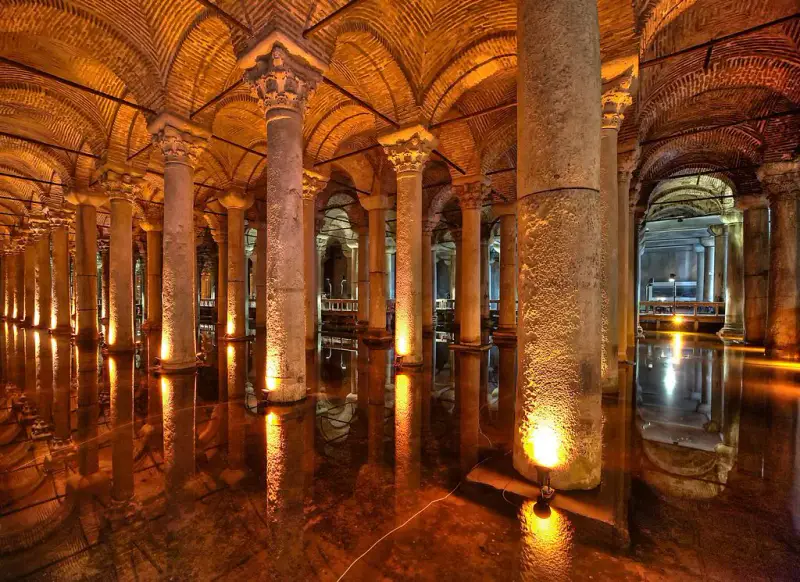 Basilica Cistern: bể chứa nước ngầm - ảnh 5