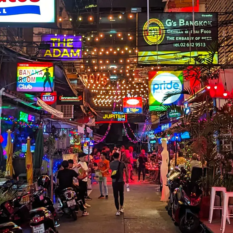Soi Cowboy - Điểm hẹn sắc màu của Bangkok - ảnh 3