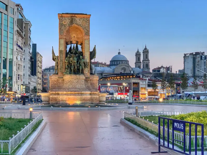 Taksim Square - ảnh 3