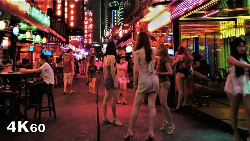Soi Cowboy - Điểm hẹn sắc màu của Bangkok - ảnh 2