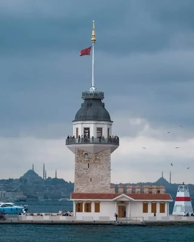 Maiden's Tower (Tháp Trinh Nữ) - ảnh 3