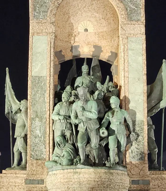 Taksim Square - ảnh 4