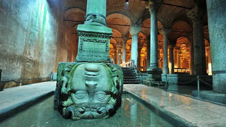 Basilica Cistern: bể chứa nước ngầm - ảnh 2