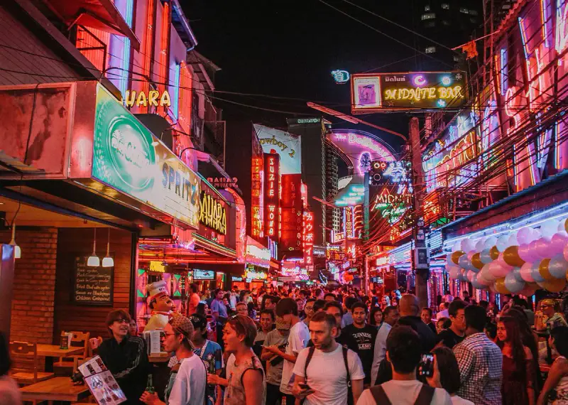 Soi Cowboy - Điểm hẹn sắc màu của Bangkok - ảnh 5