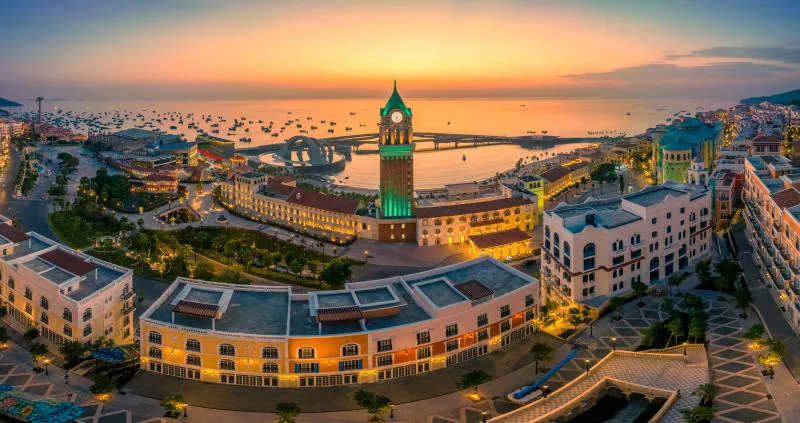 Thị trấn Hoàng Hôn - Sunset Town - ảnh 2