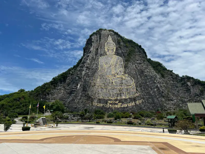 Núi Phật Vàng Pattaya - Điểm Đến Tâm Linh Và Văn Hóa - ảnh 4