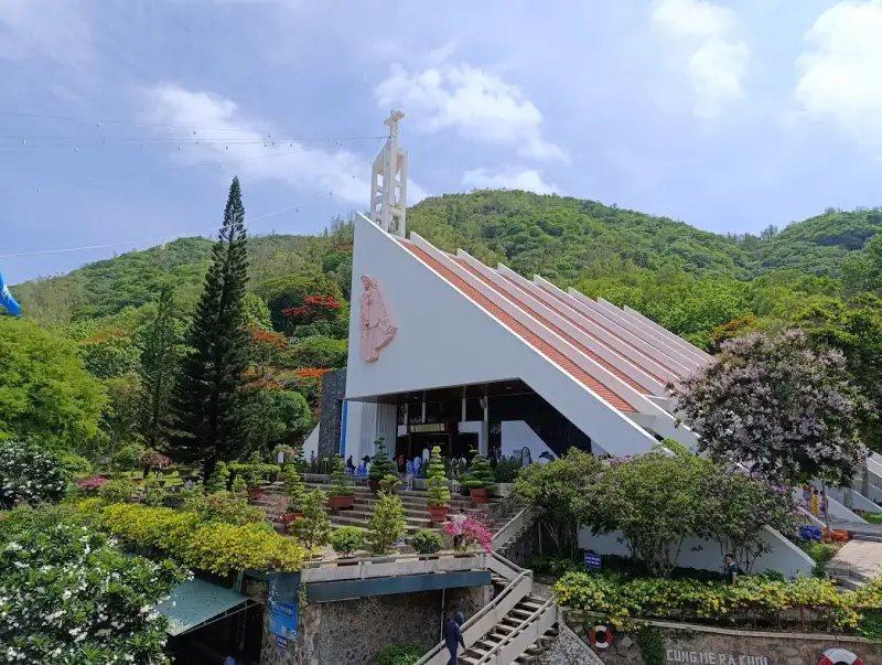 Đền Thánh Đức Mẹ Bãi Dâu - ảnh 3