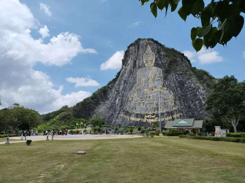 Núi Phật Vàng Pattaya - Điểm Đến Tâm Linh Và Văn Hóa - ảnh 3